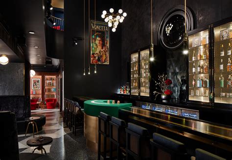 Chicago Magic Lounge: Experience the Magic, Leave as a Believer